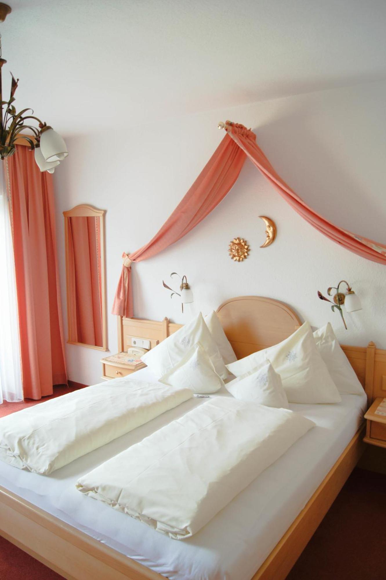 Das Edelweiss Seefeld in Tirol Room photo